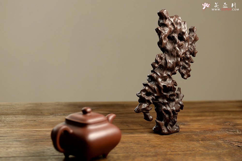 紫砂壶图片：手感丰润 造型好玩 全手文房假山 - 宜兴紫砂壶网