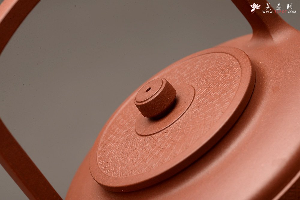 紫砂壶图片：乙未年全手工二等奖作品 端庄大气 原创作品 优质底槽青 玉璧提梁套组 - 宜兴紫砂壶网