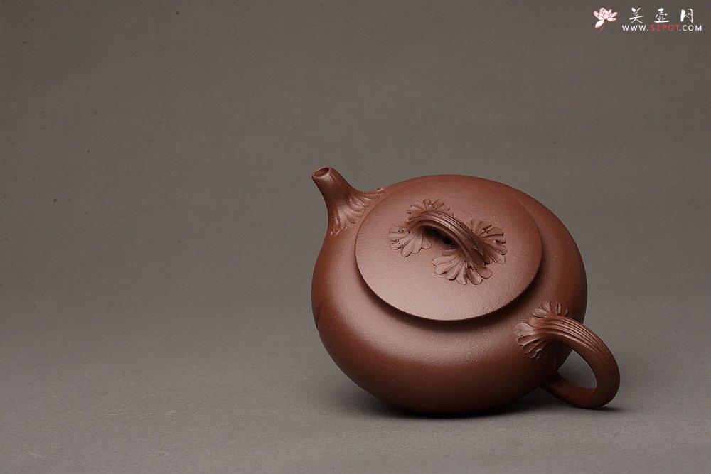 紫砂壶图片：线条流畅 别有风味o(∩_∩)o  新意花器 全手工知秋 - 宜兴紫砂壶网