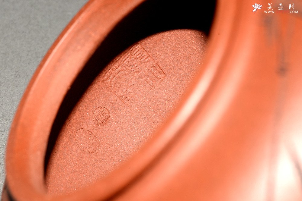 紫砂壶图片：端庄典雅 顾小英新作  全手紫韵 - 宜兴紫砂壶网