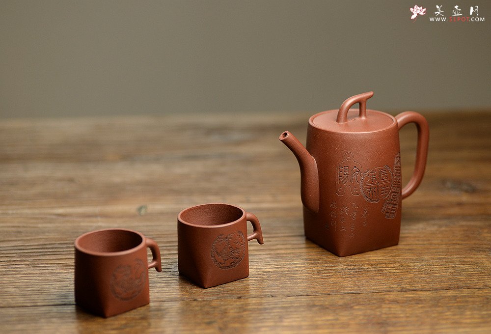 紫砂壶图片：詹黎明经典代表作 方圆之美 紫玉金砂 全手汉韵套组 张听刚装饰 金农清味~ - 宜兴紫砂壶网