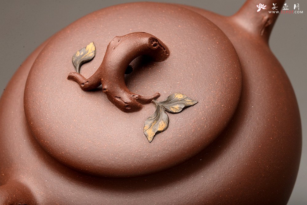 紫砂壶图片：饱满圆润 简意花货 全手脱颖 万阗阗夫人作品 - 宜兴紫砂壶网