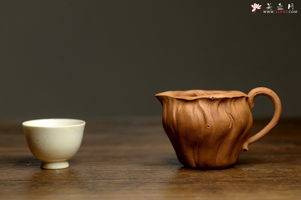 紫砂壶图片：学院派风格之全手莲蓬公道 肌理丰富 各有风味~ - 宜兴紫砂壶网