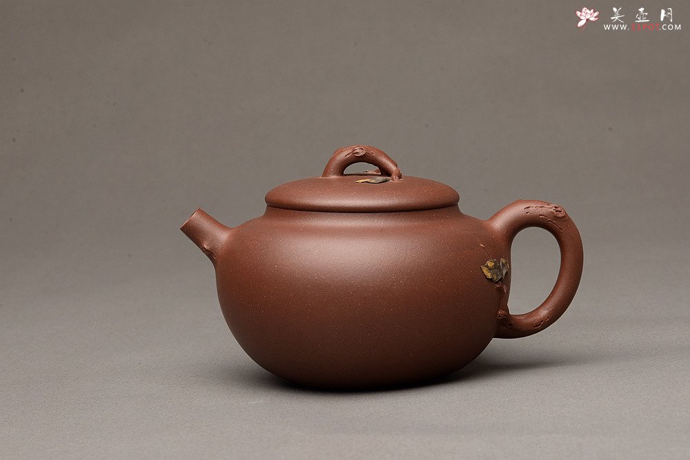 紫砂壶图片：饱满圆润 简意花货 全手脱颖 万阗阗夫人作品 - 宜兴紫砂壶网