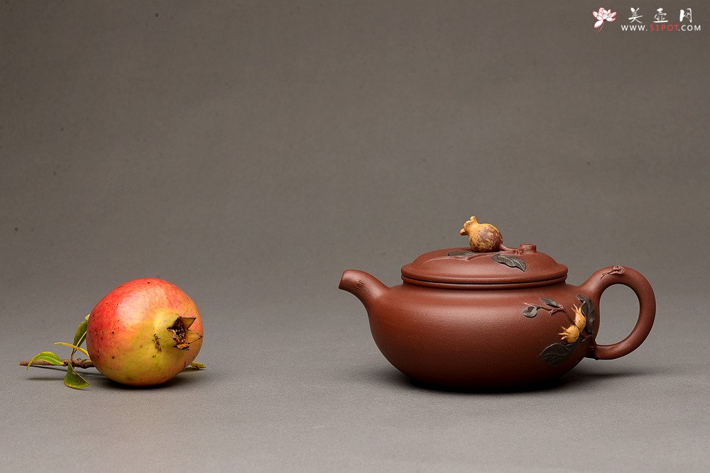 紫砂壶图片：周路健全手新作 春华秋实之仿古 逼真生动 - 宜兴紫砂壶网