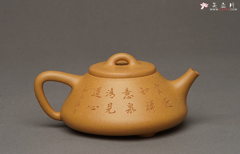 紫砂壶图片：和石装饰山水清韵 耐品回味 实用精品  全手老段子冶石瓢  - 宜兴紫砂壶网