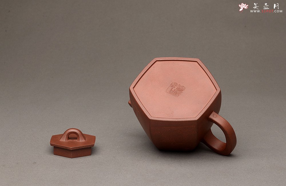 紫砂壶图片：高雅厚稳 全手六方秦权 强强联合 国高工陈宏林装饰 - 宜兴紫砂壶网