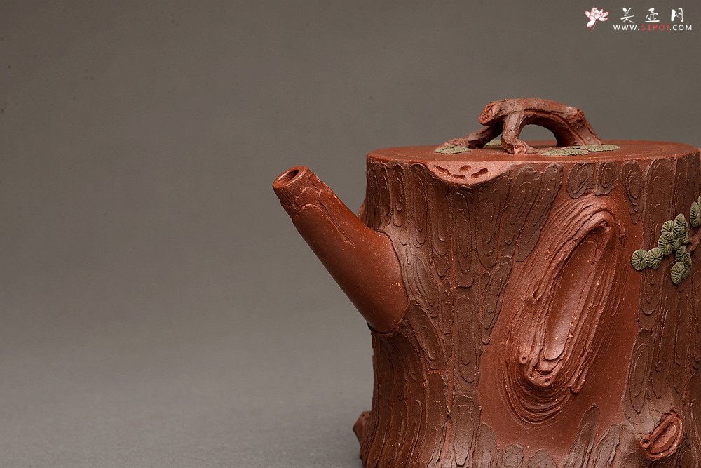 紫砂壶图片：优质地槽青 全手双色大黑松 引人流连 苍劲古松 - 宜兴紫砂壶网