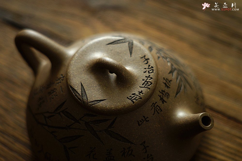 紫砂壶图片：张听刚精心摹古装饰 古朴素雅 文气佳品 全手翟子冶石瓢 - 宜兴紫砂壶网