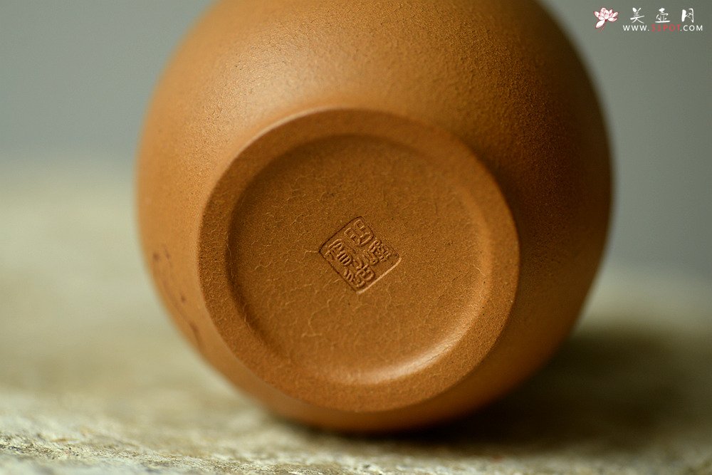 紫砂壶图片：曲峰雅致品茗杯 做工精致 - 宜兴紫砂壶网