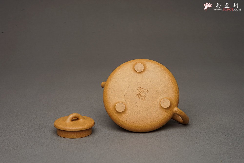 紫砂壶图片：和石装饰山水清韵 耐品回味 实用精品  全手老段子冶石瓢  - 宜兴紫砂壶网