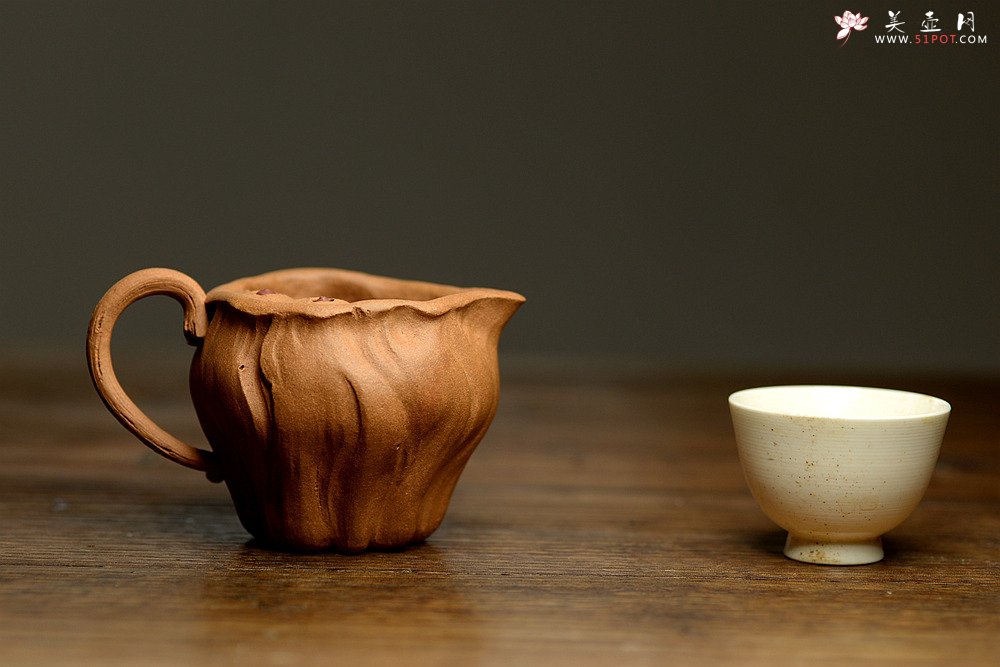 紫砂壶图片：学院派风格之全手莲蓬公道 肌理丰富 各有风味~ - 宜兴紫砂壶网