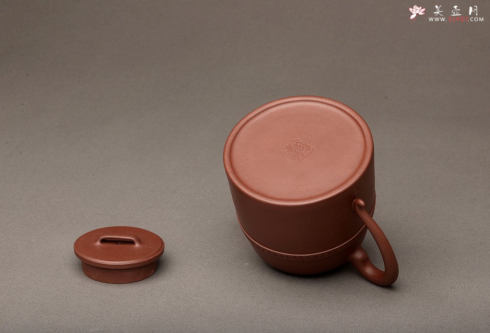 紫砂壶图片：古朴大气 潘小东全手新作 全手岱琮 挺拔俊秀  - 宜兴紫砂壶网