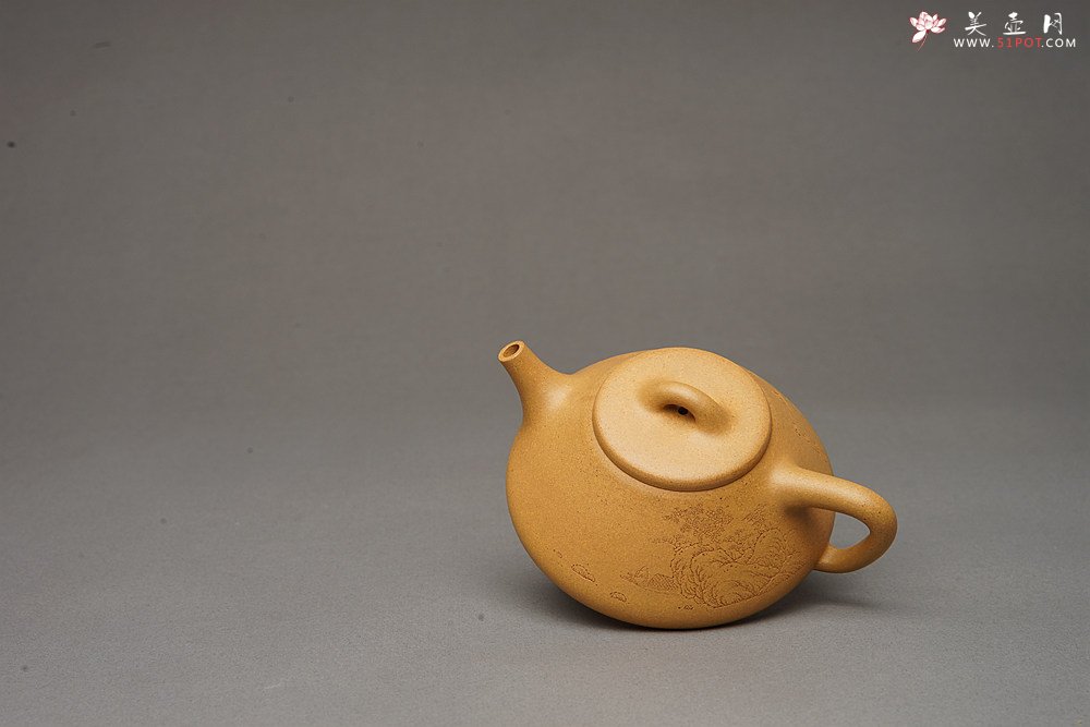 紫砂壶图片：和石装饰山水清韵 耐品回味 实用精品  全手老段子冶石瓢  - 宜兴紫砂壶网