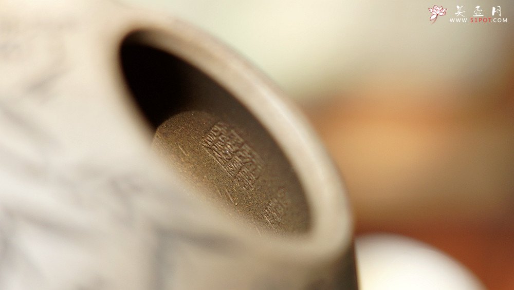 紫砂壶图片：张听刚精心摹古装饰 古朴素雅 文气佳品 全手翟子冶石瓢 - 宜兴紫砂壶网