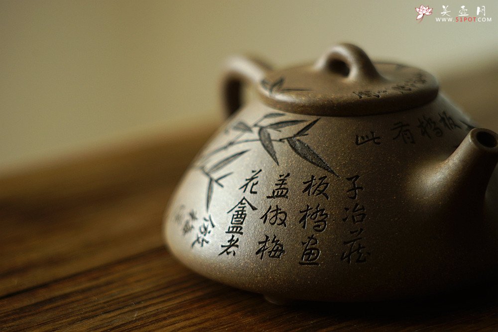 紫砂壶图片：张听刚精心摹古装饰 古朴素雅 文气佳品 全手翟子冶石瓢 - 宜兴紫砂壶网