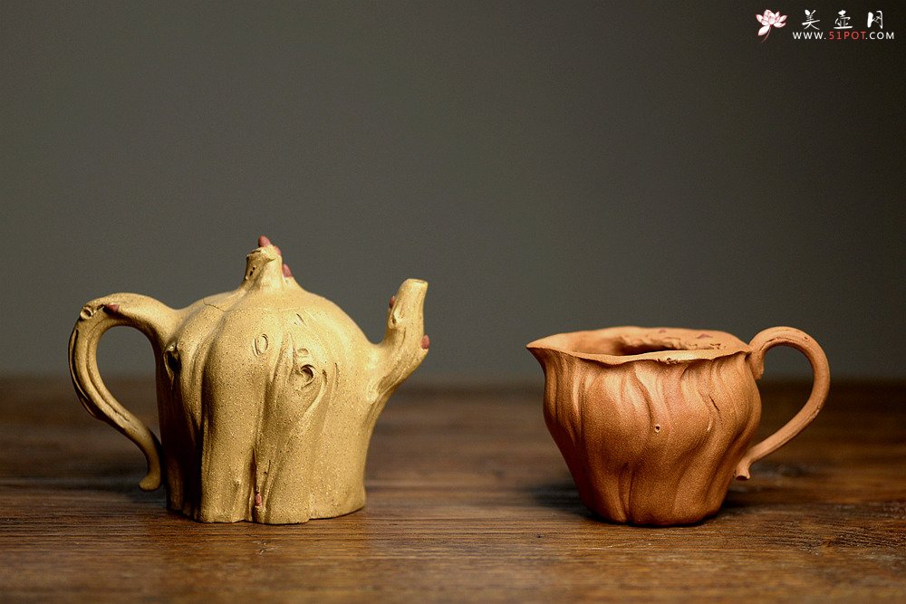 紫砂壶图片：学院派风格之全手莲蓬公道 肌理丰富 各有风味~ - 宜兴紫砂壶网