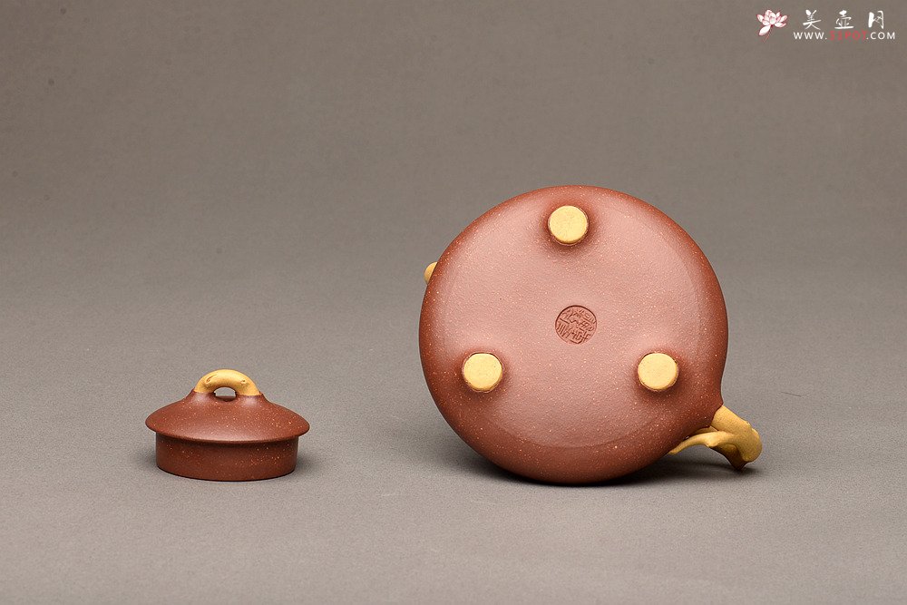 紫砂壶图片：李彦雄新品 雅趣 松鼠栩栩如生 三友石瓢 - 宜兴紫砂壶网