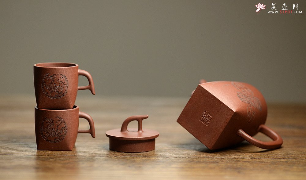 紫砂壶图片：詹黎明经典代表作 方圆之美 紫玉金砂 全手汉韵套组 张听刚装饰 金农清味~ - 宜兴紫砂壶网