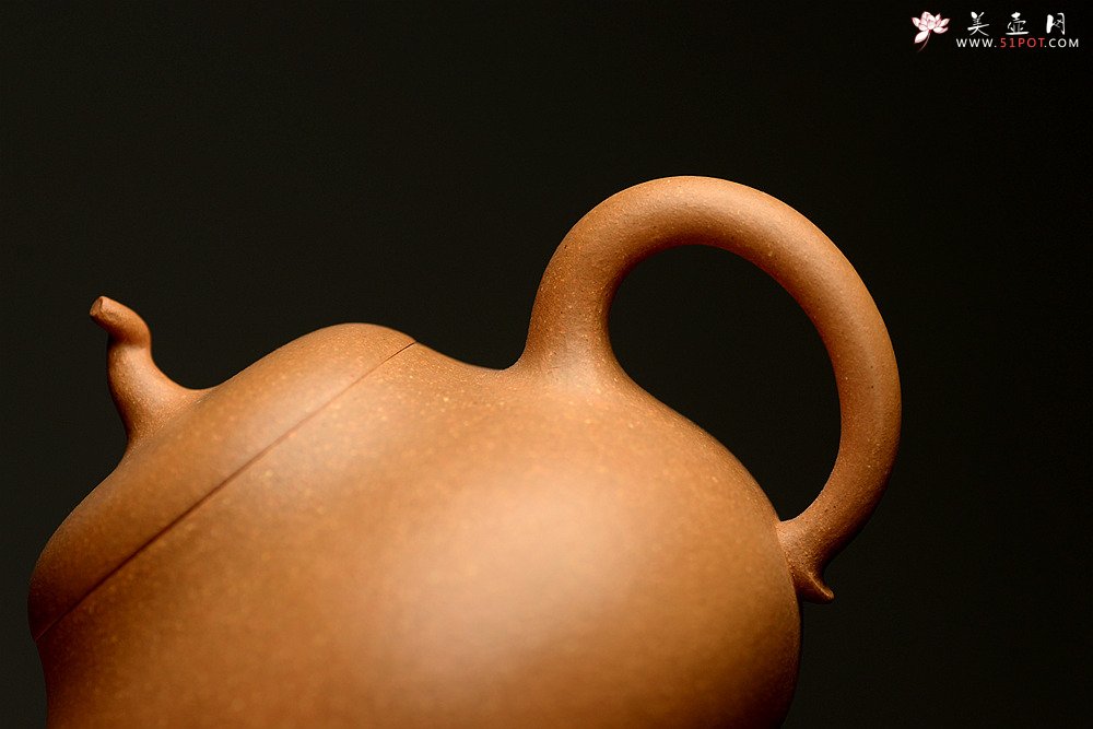 紫砂壶图片：顾小英全手作品 圆润敦厚 拙味十足 匏瓜 手工锤炼段泥 - 宜兴紫砂壶网