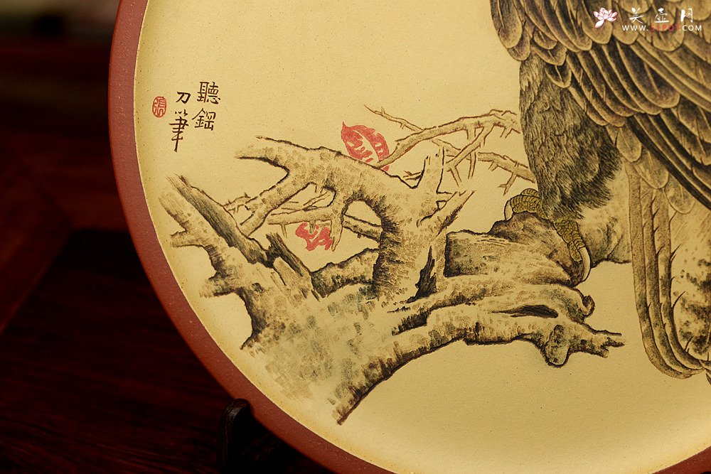 紫砂壶图片：张听刚精品30cm挂盘 鹰 生态逼真 栩栩如生 层次感强 送礼自藏 - 宜兴紫砂壶网