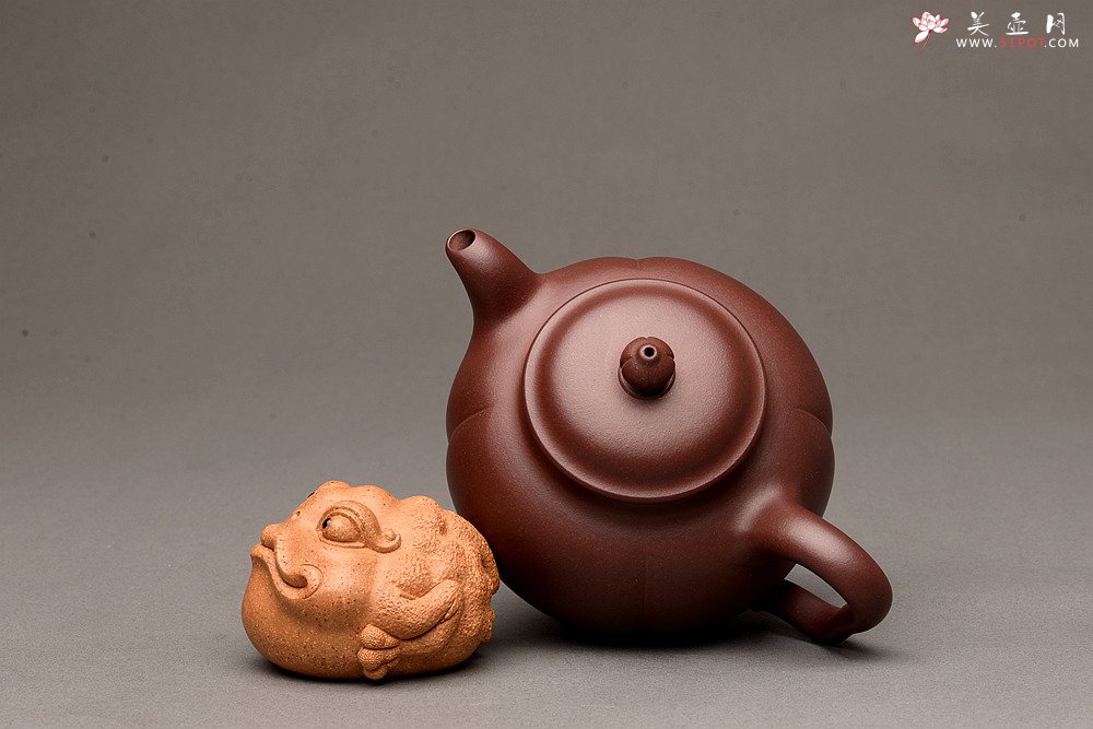 紫砂壶图片：陈进全手新作 大虚极 筋囊器型 难度之大 挺拔优雅 - 宜兴紫砂壶网