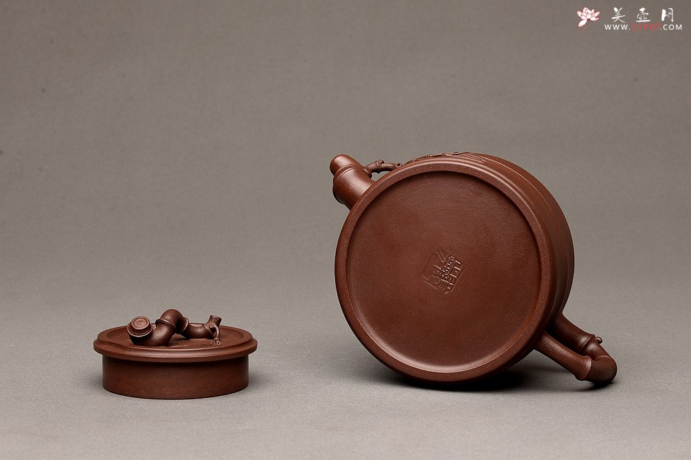 紫砂壶图片：顾正芳新作 苍劲有力 厚重大方  全手竹段 经典 陈腐老紫泥 - 宜兴紫砂壶网