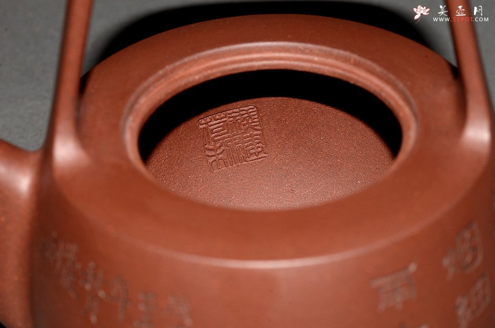 紫砂壶图片：钱建荷全手新作 福乐提梁 做工精致 国助袁德波装饰 - 宜兴紫砂壶网