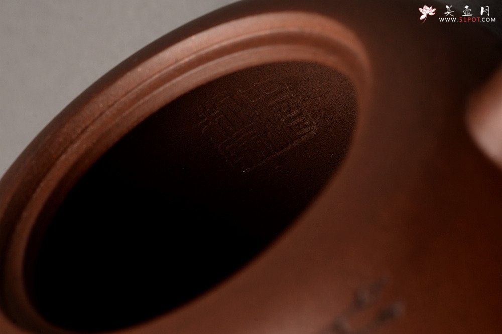 紫砂壶图片：寓意吉祥 稳重典雅 精工全手四灵井栏 - 宜兴紫砂壶网