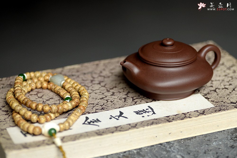 紫砂壶图片：美壶特惠 线条流畅 方圆之美 实用佳品 四方虚扁 - 宜兴紫砂壶网