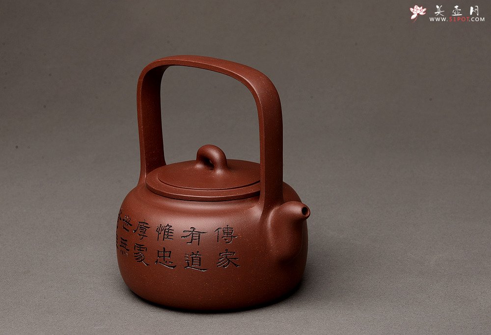 紫砂壶图片：钱建荷全手新作 环玉提梁 做工精致 浑厚大气 国助袁德波装饰  - 宜兴紫砂壶网