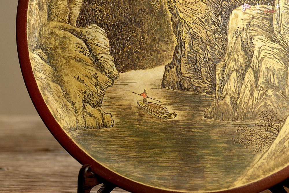 紫砂壶图片：张听刚新意装饰 山水挂盘 紫砂着色 韵味十足 精品~ - 宜兴紫砂壶网