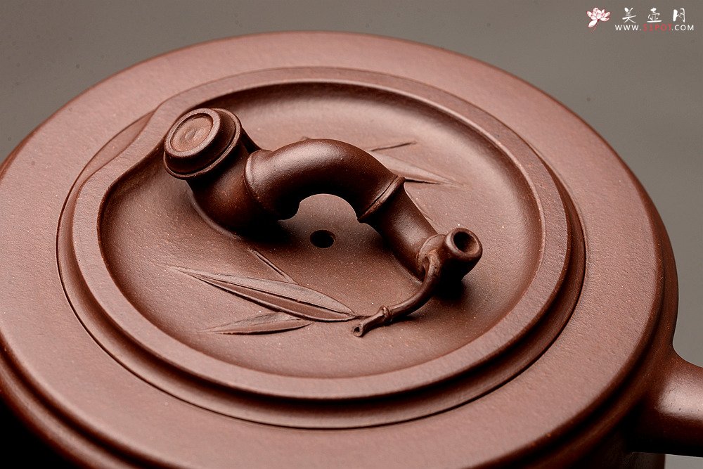 紫砂壶图片：顾正芳新作 苍劲有力 厚重大方  全手竹段 经典 陈腐老紫泥 - 宜兴紫砂壶网