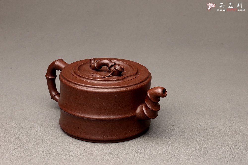 紫砂壶图片：顾正芳新作 苍劲有力 厚重大方  全手竹段 经典 陈腐老紫泥 - 宜兴紫砂壶网