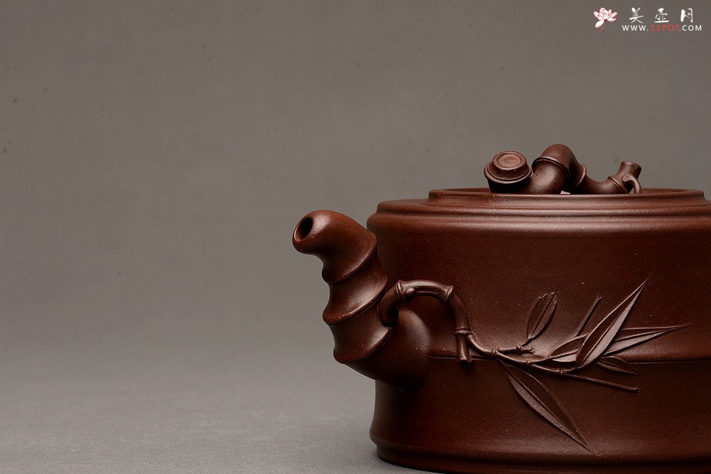 紫砂壶图片：顾正芳新作 苍劲有力 厚重大方  全手竹段 经典 陈腐老紫泥 - 宜兴紫砂壶网