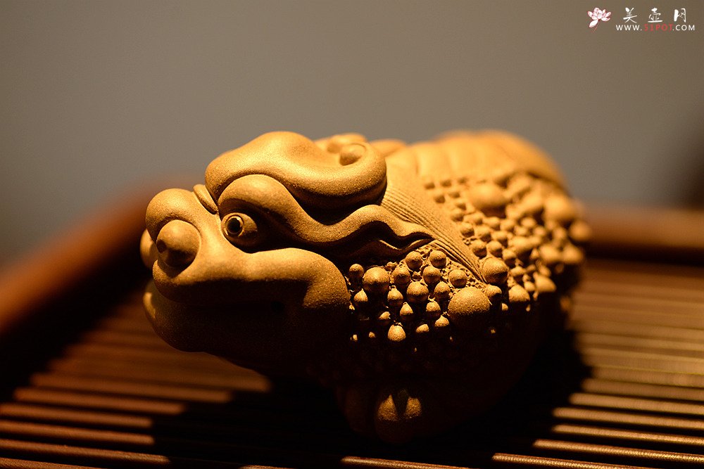 紫砂壶图片：优质段泥 做工精致 镇宅茶宠 - 宜兴紫砂壶网