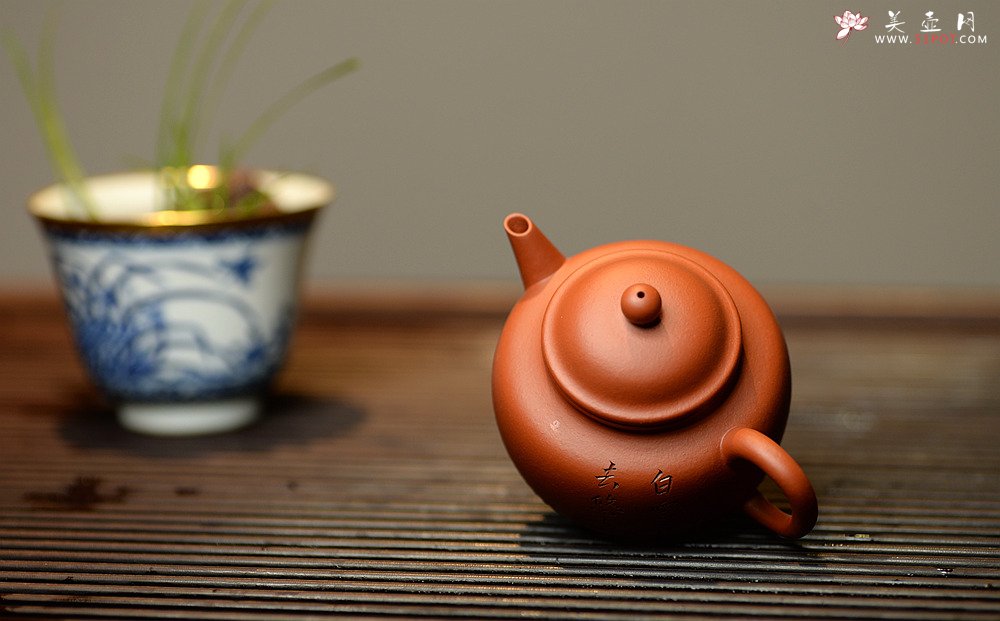 紫砂壶图片：只为茶人 传统器形 铁观音利器 优质朱泥 美壶特惠 全手宫灯 - 宜兴紫砂壶网