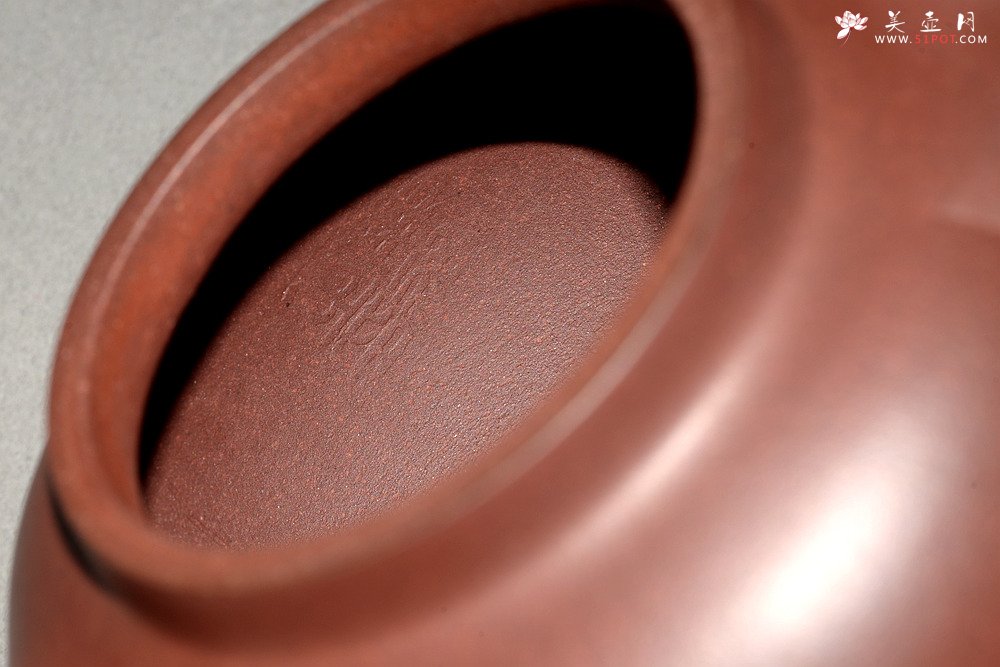 紫砂壶图片：陈进全手新作 大虚极 筋囊器型 难度之大 挺拔优雅 - 宜兴紫砂壶网