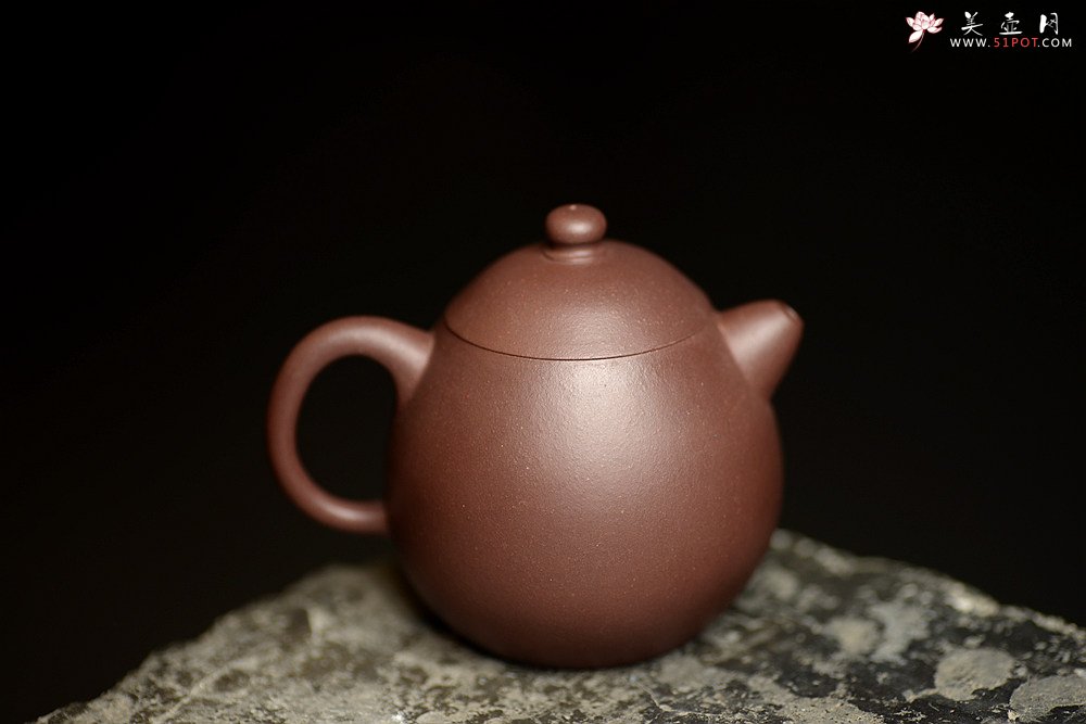 紫砂壶图片：娇小可人 老紫泥 传统经典  全手小文旦 - 宜兴紫砂壶网
