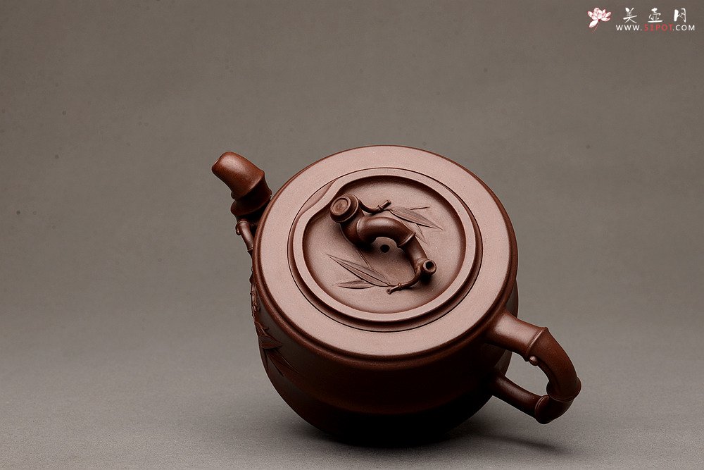 紫砂壶图片：顾正芳新作 苍劲有力 厚重大方  全手竹段 经典 陈腐老紫泥 - 宜兴紫砂壶网