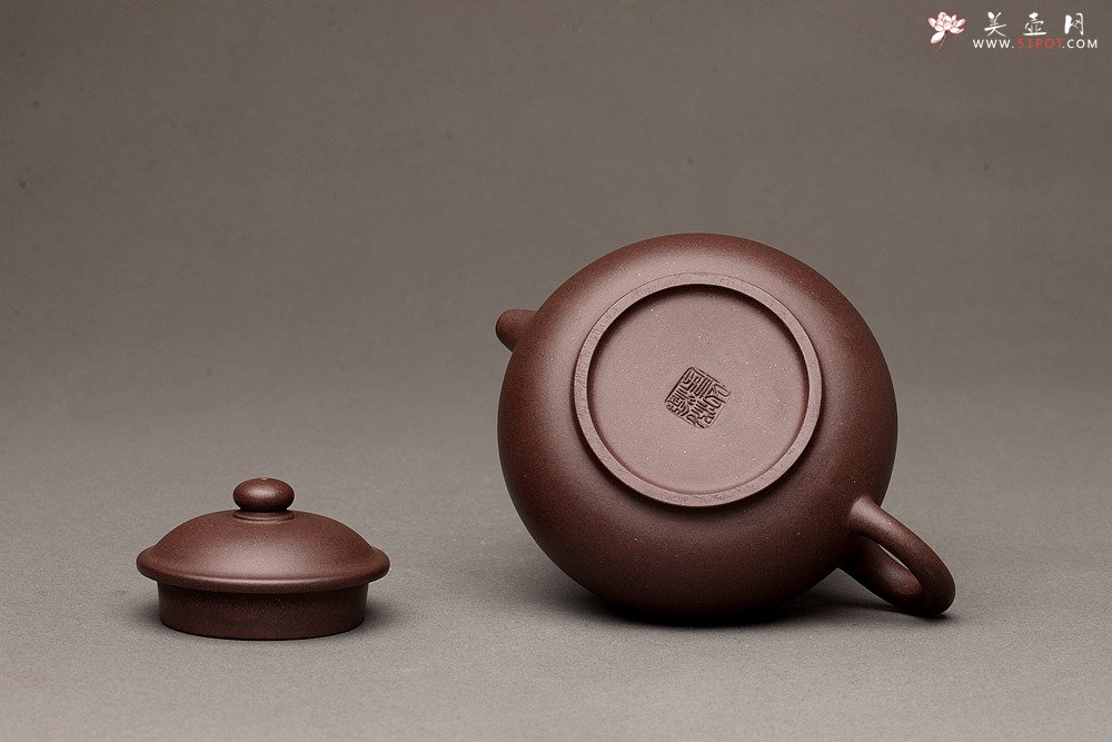 紫砂壶图片：美壶特惠 泓渝山房新品 扁潘壶 有趣实用 - 宜兴紫砂壶网