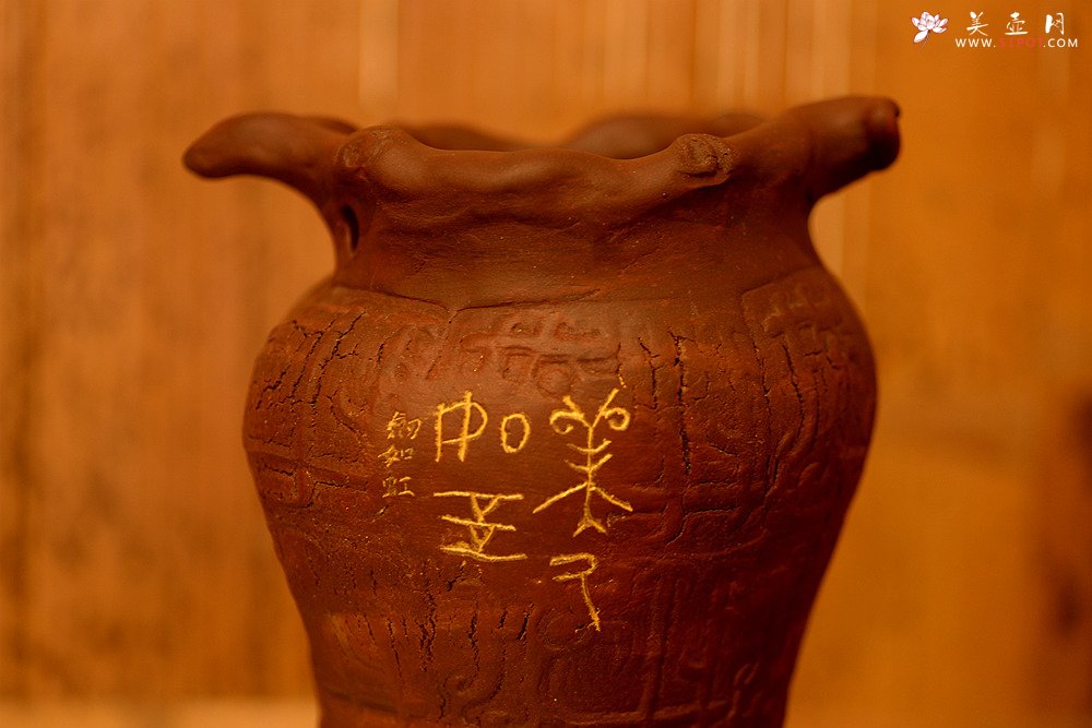 紫砂壶图片：全手文房雅玩之鼎 造型古拙  - 宜兴紫砂壶网