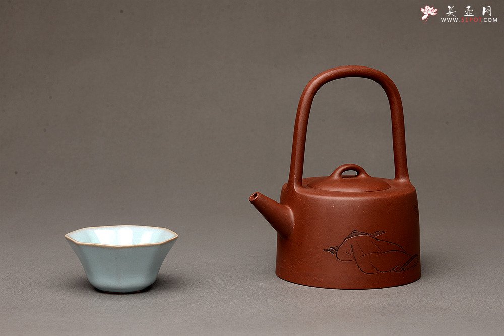 紫砂壶图片：陆逸舟精心装饰 素雅之作 挺拔俊秀 全手曼生提梁  - 宜兴紫砂壶网