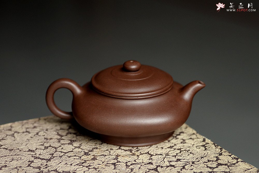 紫砂壶图片：美壶特惠 线条流畅 方圆之美 实用佳品 四方虚扁 - 宜兴紫砂壶网