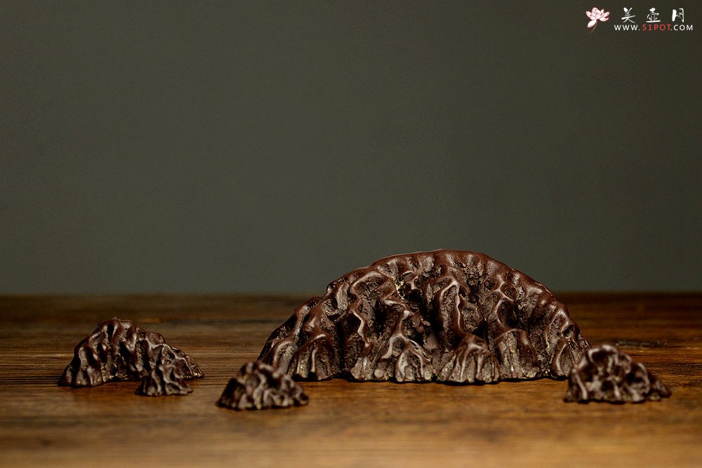 紫砂壶图片：施奇华全手摆设假山 山浪峰涛 层层叠叠  - 宜兴紫砂壶网