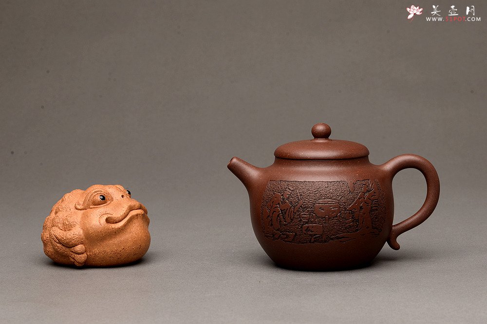 紫砂壶图片：端庄秀雅 双刀禅意装饰 全手和悦 适宜普洱、红茶 - 宜兴紫砂壶网