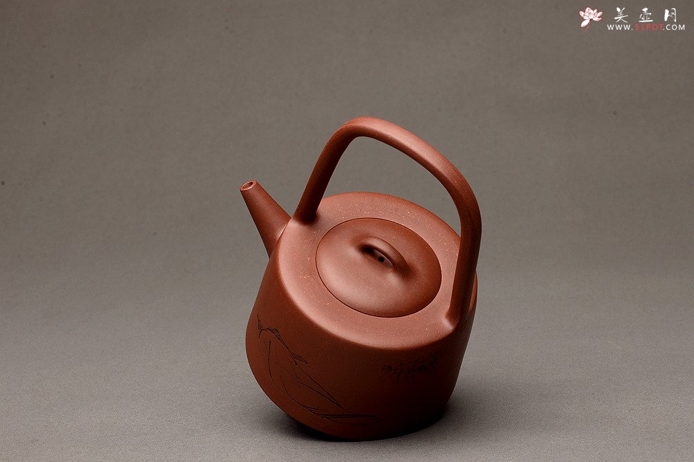 紫砂壶图片：陆逸舟精心装饰 素雅之作 挺拔俊秀 全手曼生提梁  - 宜兴紫砂壶网