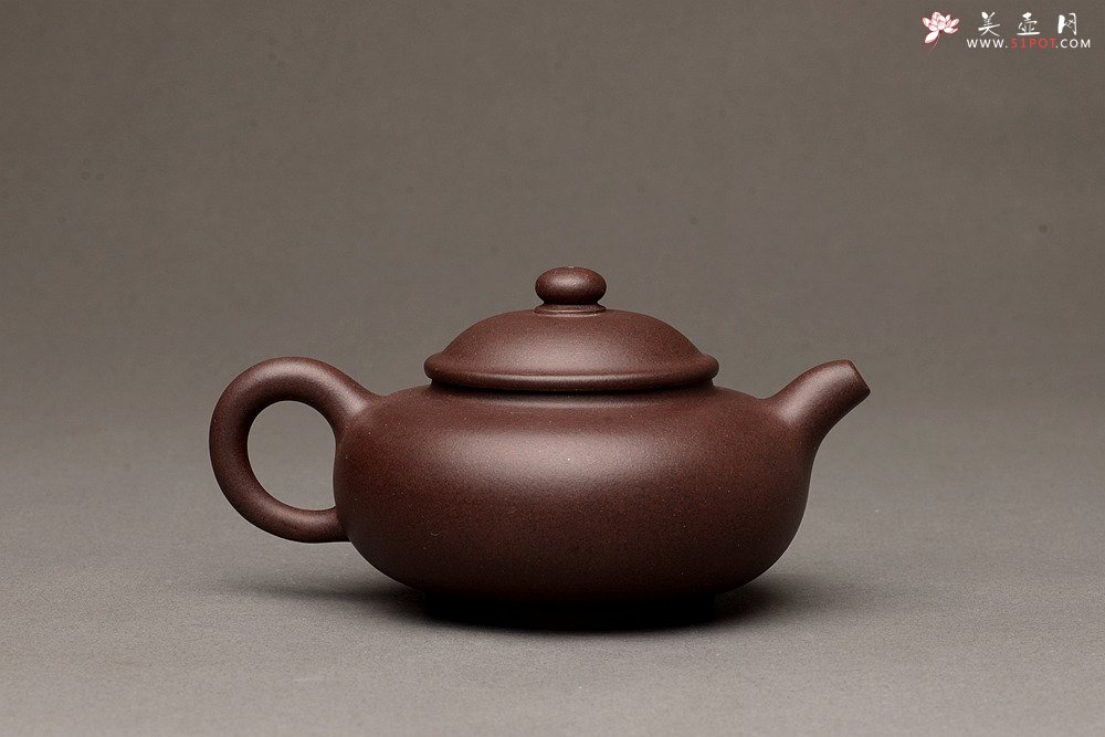 紫砂壶图片：美壶特惠 泓渝山房新品 扁潘壶 有趣实用 - 宜兴紫砂壶网