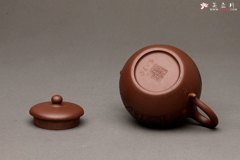 紫砂壶图片：端庄秀雅 双刀禅意装饰 全手和悦 适宜普洱、红茶 - 宜兴紫砂壶网