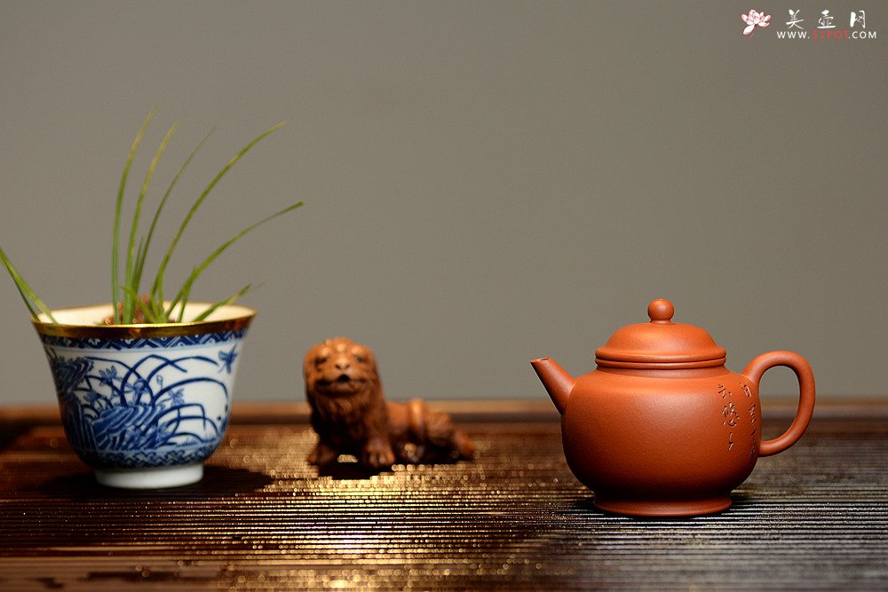 紫砂壶图片：只为茶人 传统器形 铁观音利器 优质朱泥 美壶特惠 全手宫灯 - 宜兴紫砂壶网